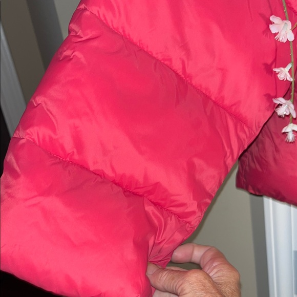 Old Navy Women's Hot Pink/Red Puffer Jacket - Picture 7 of 11